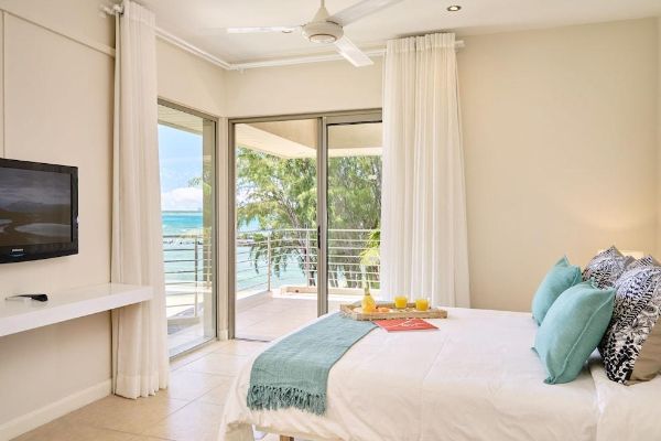 Bon Azur Beachfront Suites and Penthouses by Lov (Trou aux Biches)